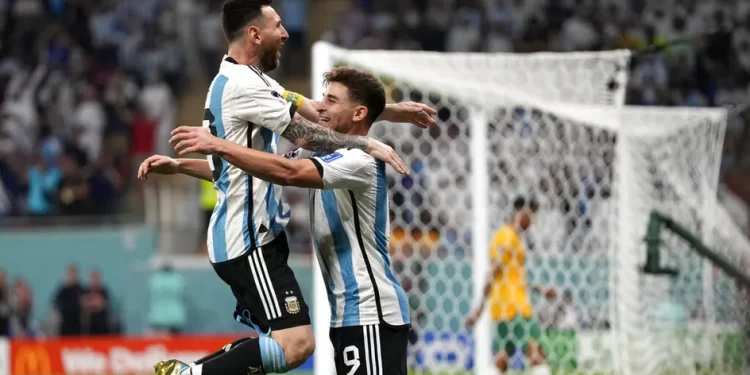 Lionel Messi et Julian Alvarez éliminent l’Australie et propulsent l’Argentine en quarts de finale 2 - Le Progrès Egyptien Lionel Messi et Julian Alvarez éliminent l’Australie et propulsent l’Argentine en quarts de finale 1 - Le Progrès Egyptien