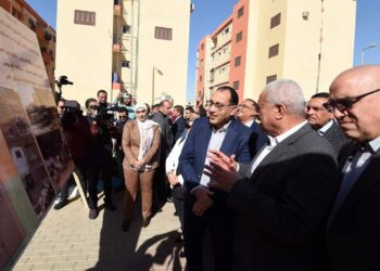 Madbouli inspecte la deuxième phase du projet de développement du lac de Suez