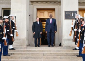 Le Président s’entretient au Pentagone avec le secrétaire américain à la Défense