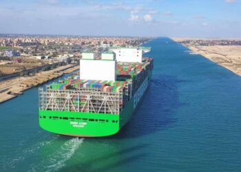 Le plus grand porte-conteneurs EVER A TOP, traverse le Nouveau Canal de Suez&nbsp;