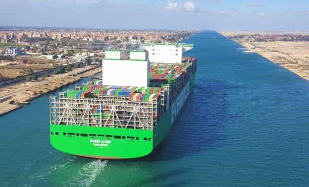 <strong>Le plus grand porte-conteneurs EVER A TOP, traverse le Nouveau Canal de Suez </strong> 1 - Le Progrès Egyptien