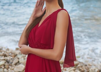 “Viva Magenta” habille notre bouche, nos yeux ou encore nos ongles