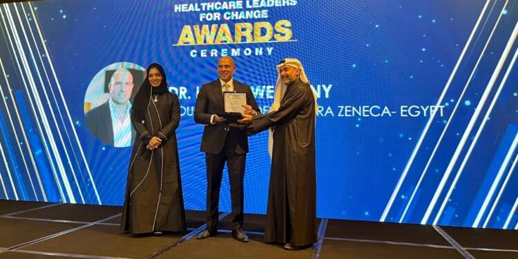 La Fédération des hôpitaux arabes décerne le ''Distinguished Leader Award'' pour le soutien à la coopération entre les secteurs public et privé dans le domaine de la santé en Égypte au PDG d'AstraZeneca Égypte 2 - Le Progrès Egyptien La Fédération des hôpitaux arabes décerne le ''Distinguished Leader Award'' pour le soutien à la coopération entre les secteurs public et privé dans le domaine de la santé en Égypte au PDG d'AstraZeneca Égypte 1 - Le Progrès Egyptien