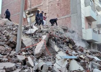 Le gouverneur d’Assiout a inspecté un bâtiment effondré 