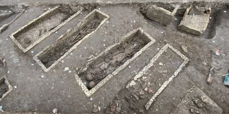 <strong>Bordeaux : Des sarcophages du Moyen Âge mis au jour durant le chantier du bus express</strong> 1 - Le Progrès Egyptien