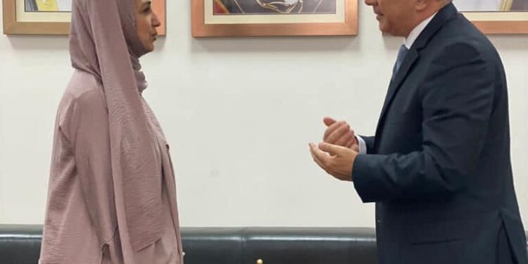 L'ambassadeur d'Égypte aux Émirats rencontre la représentante des EAU auprès de l'IRENA  1 - Le Progrès Egyptien