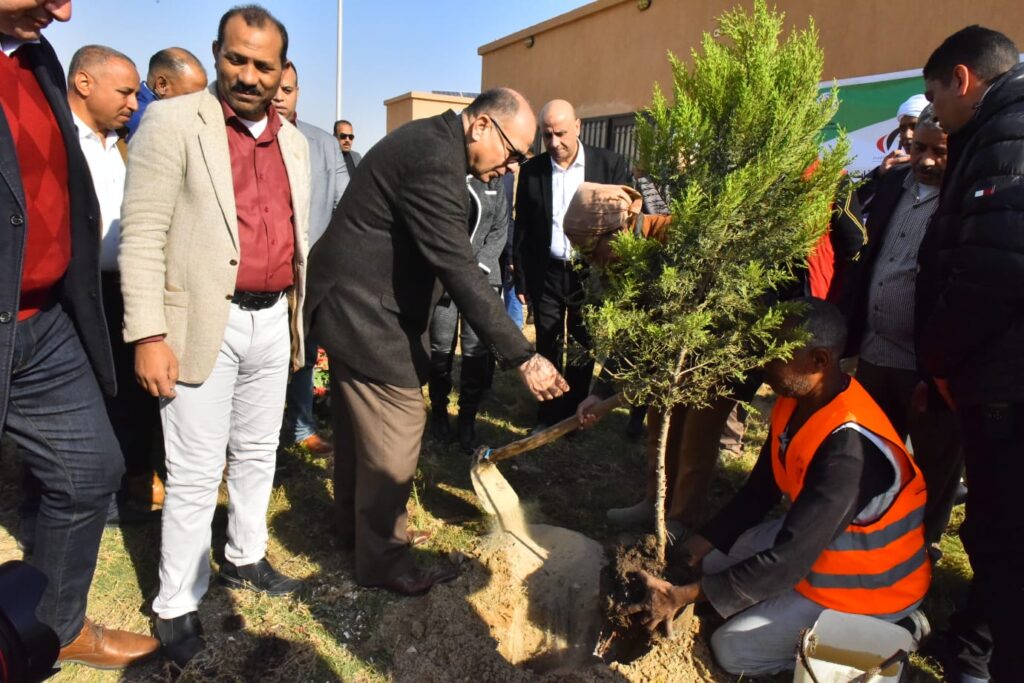 Le ministère de l'environnement et le gouvernorat participent au projet 100 millions d'arbres 6 - Le Progrès Egyptien Le ministère de l'environnement et le gouvernorat participent au projet 100 millions d'arbres 5 - Le Progrès Egyptien