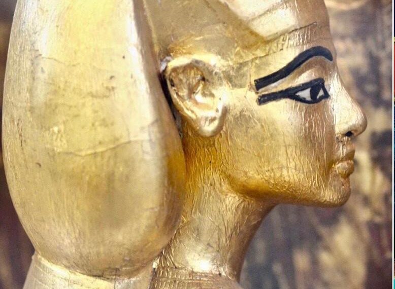 <strong>Coffre-chapelle doré aux canopes de Toutânkhamon</strong> 1 - Le Progrès Egyptien