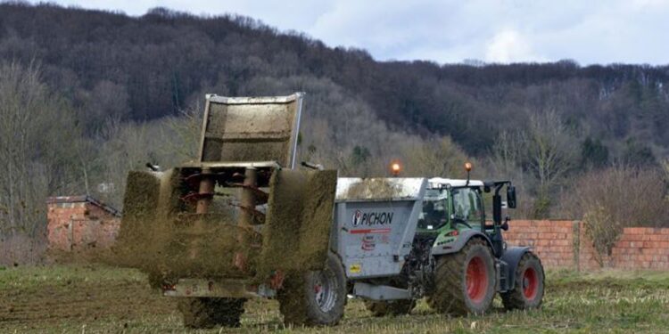 « Face au changement climatique, l’agriculture biologique doit être soutenue » 1 - Le Progrès Egyptien ©Seuls les engrais organiques sont autorisés par le cahier des charges de l’agriculture biologique. © Cédric Faimali/GFA