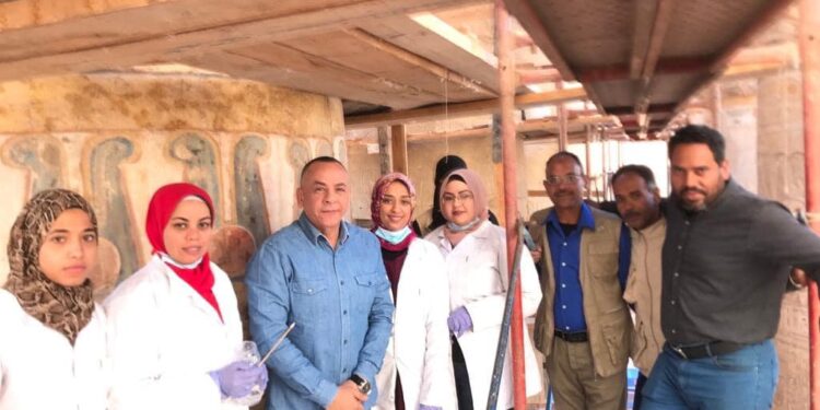 Nettoyage de 37 colonnes au temple de Karnak 2 - Le Progrès Egyptien Nettoyage de 37 colonnes au temple de Karnak 1 - Le Progrès Egyptien