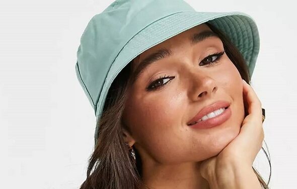 <strong>Le chapeau bob sur toutes les têtes !</strong> 2 - Le Progrès Egyptien <strong>Le chapeau bob sur toutes les têtes !</strong> 1 - Le Progrès Egyptien