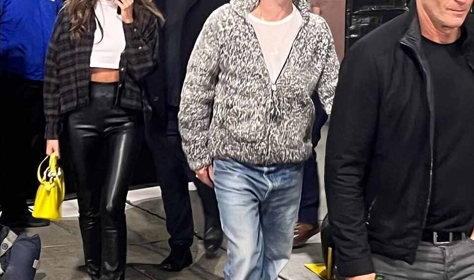 Brad Pitt et Ines de Ramon en escapade romantique 2 - Le Progrès Egyptien Brad Pitt et Ines de Ramon en escapade romantique 1 - Le Progrès Egyptien