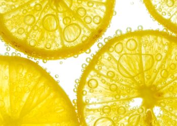 Boire de l’eau avec du citron, c’est vraiment bon pour la santé ? 