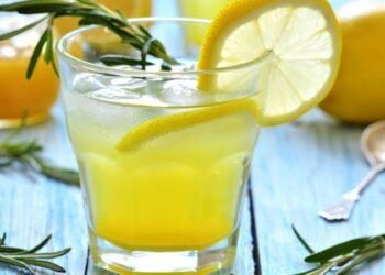 Boire de l’eau avec du citron, c’est vraiment bon pour la santé ?