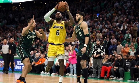 NBA : Les Celtics frustrent James et les <strong><em>Lakers</em></strong> 2 - Le Progrès Egyptien NBA : Les Celtics frustrent James et les <strong><em>Lakers</em></strong> 1 - Le Progrès Egyptien