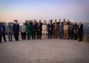 Aéroport du Caire : Les ministres de l’Aviation et de l’Environnement inaugurent une centrale solaire