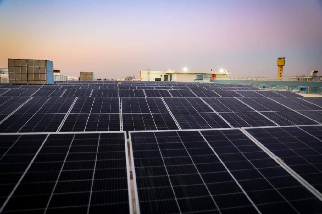 Aéroport du Caire : Les ministres de l’Aviation et de l’Environnement inaugurent une centrale solaire 9 - Le Progrès Egyptien