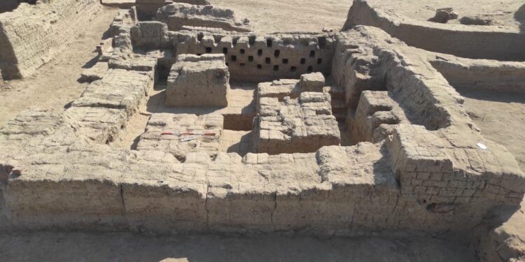 Mise au jour d'une ville résidentielle à Louxor 2 - Le Progrès Egyptien Mise au jour d'une ville résidentielle à Louxor 1 - Le Progrès Egyptien