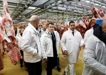 France : Macron défend sa réforme des retraites
