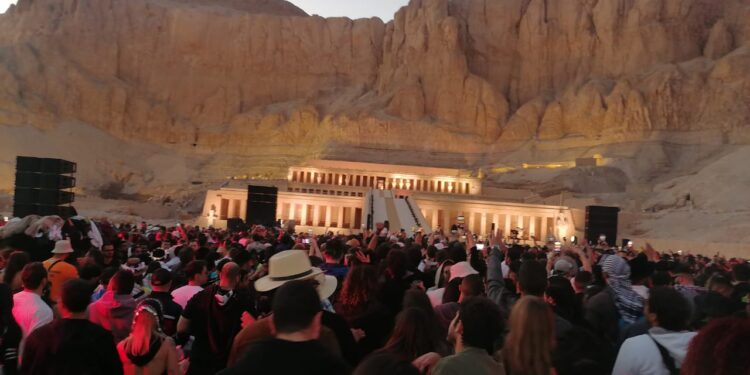 <strong>3000 touristes au concert "d'Adriatique" au temple d'Hatchepsout</strong> 2 - Le Progrès Egyptien <strong>3000 touristes au concert "d'Adriatique" au temple d'Hatchepsout</strong> 1 - Le Progrès Egyptien