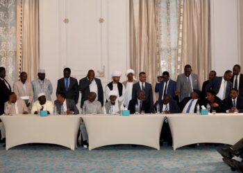 Des représentants des principales forces soudanaises signent au Caire un document de consensus politique