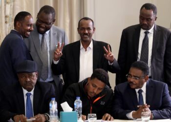 Des représentants des principales forces soudanaises signent au Caire un document de consensus politique