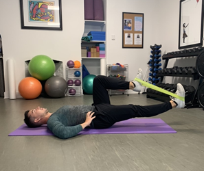Activation de la flexion de la hanche contre le mur
