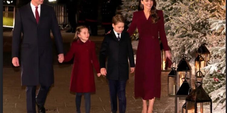Kate et William, au tournage des “Anneaux de Pouvoir” avec George et Charlotte 2 - Le Progrès Egyptien Kate et William, au tournage des “Anneaux de Pouvoir” avec George et Charlotte 1 - Le Progrès Egyptien
