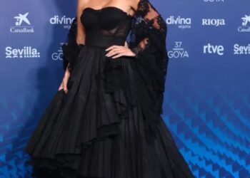 Penélope Cruz éblouissante en robe corse