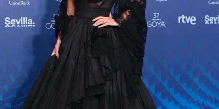Penélope Cruz éblouissante en robe corse 2 - Le Progrès Egyptien Penélope Cruz éblouissante en robe corse 1 - Le Progrès Egyptien