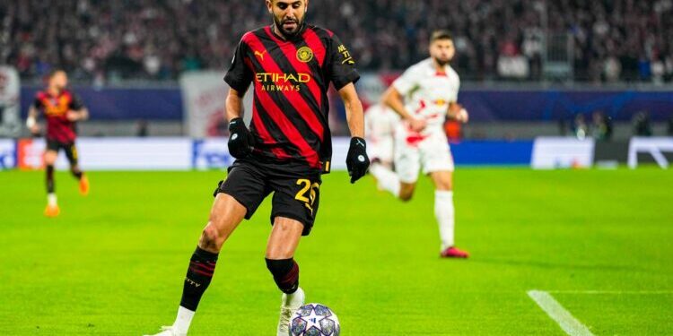Riyad Mahrez rejoint un club très fermé composé d’Etoo, Drogba, Mané, Salah 1 - Le Progrès Egyptien Leipzig, Deutschland, 22.02.2023: Riyad Mahrez (Manchester City) kontrolliert den Ball waehrend des Hinrundenspiels im Achtelfinale der UEFA Champions League zwischen RB Leipzig vs Manchester City im RB Arena am 22. February 2023 in Leipzig, Deutschland. (Foto von Ulrik Pedersen/DeFodi Images) Leipzig, Germany, 22.02.2023: Riyad Mahrez (Manchester City) controls the ball during the UEFA Champions League - Round of 16 first leg match between RB Leipzig vs Manchester City at RB Arena on February 22, 2023 in Leipzig, Germany. (Photo by Ulrik Pedersen/DeFodi Images) - Photo by Icon sport