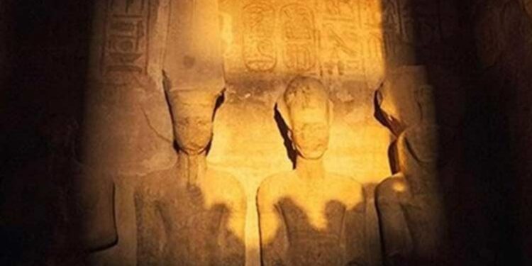 <strong>La tombée du soleil sur le visage de Ramsès II à Abou Simbel</strong> 2 - Le Progrès Egyptien <strong>La tombée du soleil sur le visage de Ramsès II à Abou Simbel</strong> 1 - Le Progrès Egyptien