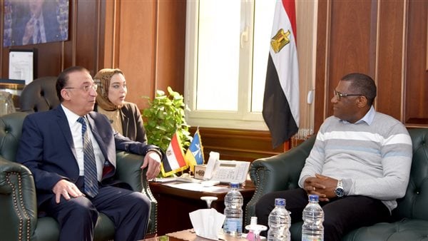 Alexandrie : Le gouverneur s’entretient avec l’ambassadeur de Sierra Leone 2 - Le Progrès Egyptien Alexandrie : Le gouverneur s’entretient avec l’ambassadeur de Sierra Leone 1 - Le Progrès Egyptien