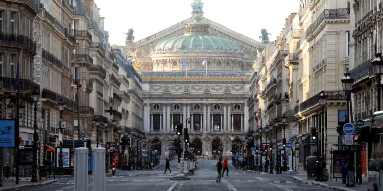 « La fermeture des opéras n’est pas inéluctable » 1 - Le Progrès Egyptien The deserted Avenue de l'Opera in Paris is seen during a lockdown imposed to slow the rate of the coronavirus disease (COVID-19) outbreak in France, April 13, 2020. Picture taken April 13, 2020. REUTERS/Charles Platiau
