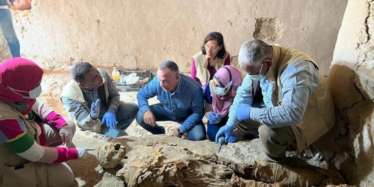 Découverte d'une nécropole familiale à Dra Abul Naga 2 - Le Progrès Egyptien Découverte d'une nécropole familiale à Dra Abul Naga 1 - Le Progrès Egyptien