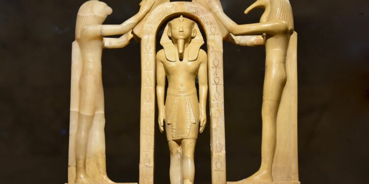 Amenhotep II entouré de Horus et de Thot 1 - Le Progrès Egyptien