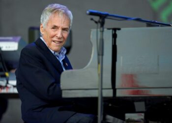 Mort à 94 ans de Burt Bacharach, compositeur américain légendaire