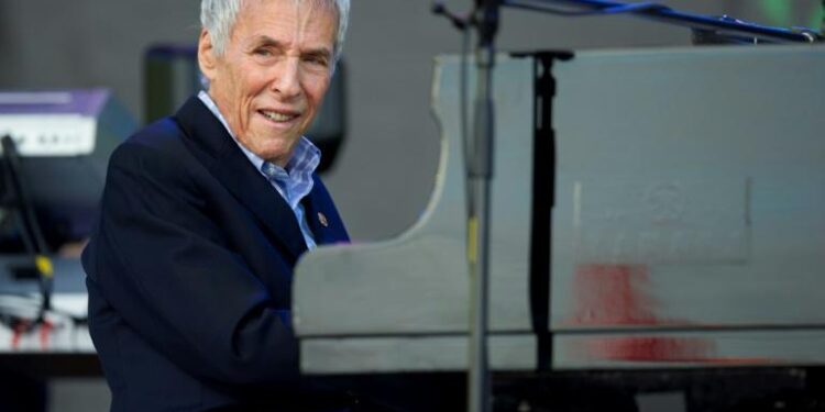 Mort à 94 ans de Burt Bacharach, compositeur américain légendaire 2 - Le Progrès Egyptien Mort à 94 ans de Burt Bacharach, compositeur américain légendaire 1 - Le Progrès Egyptien