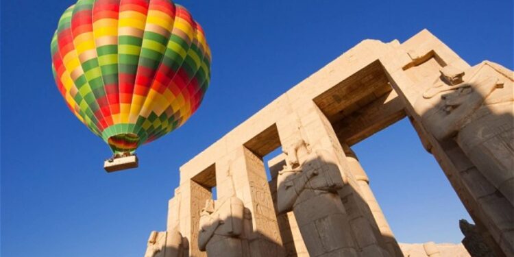 Les montgolfières embellissent le ciel de Louxor 2 - Le Progrès Egyptien Les montgolfières embellissent le ciel de Louxor 1 - Le Progrès Egyptien