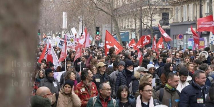 <strong><em>Retraites-France : pros et anti-réforme campent sur leur position</em></strong> 2 - Le Progrès Egyptien <strong><em>Retraites-France : pros et anti-réforme campent sur leur position</em></strong> 1 - Le Progrès Egyptien