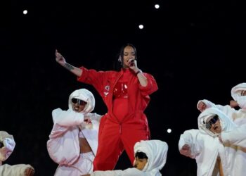 Rihanna revient sur scène, au Super Bowl, de nouveau enceinte