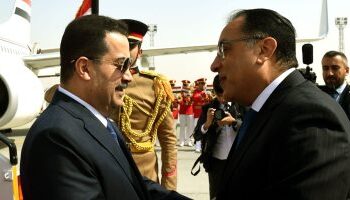 Madbouli reçoit le PM irakien à l’aéroport du Caire