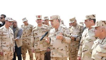 Le chef d’état-major assiste à une démonstration pratique de l’une des formations de la 2e armée de campagne