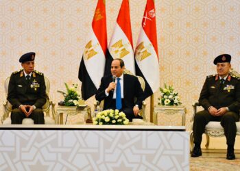 Le Président s’entretient avec les commandants de l’Armée après la prière du vendredi