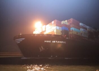 Remise à flot du porte-conteneurs MSC ISTANBUL