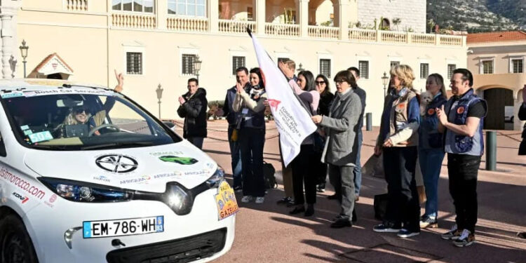 La princesse Stéphanie donne le top départ du rallye des Gazelles 2 - Le Progrès Egyptien La princesse Stéphanie donne le top départ du rallye des Gazelles 1 - Le Progrès Egyptien