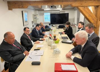 Choucri rencontre le ministre d’État britannique à la sécurité énergétique à Copenhague