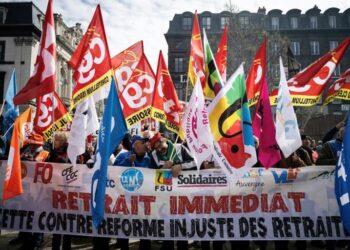France : Borne invite les syndicats à Matignon, nouvelle mobilisation le 6 avril