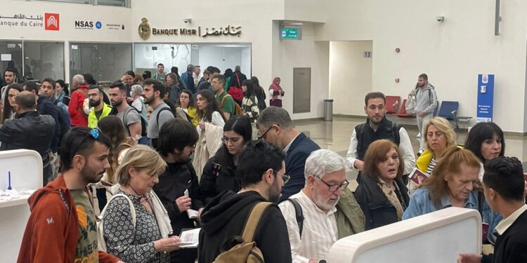 Aéroport de Sphinx : Un vol de Nesma Airlines sur son tarmac 2 - Le Progrès Egyptien Aéroport de Sphinx : Un vol de Nesma Airlines sur son tarmac 1 - Le Progrès Egyptien