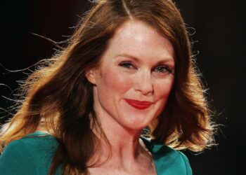 Cheveux roux : Julianne Moore dévoile sa routine